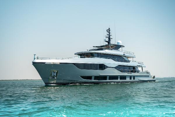 2025 Majesty 120