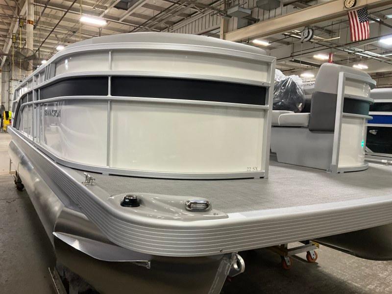 Bennington 22 SXSB