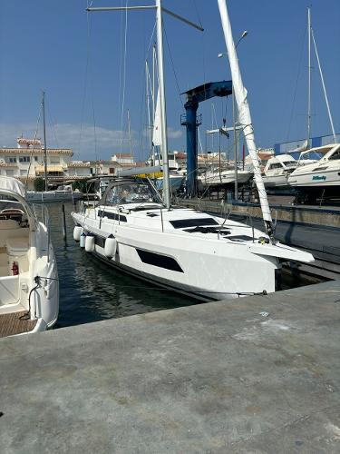 2024 Dufour 44