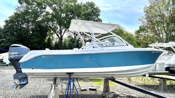 Edgewater 248 CX 2020 Edgewater 248 CX boat with blue hull, on display outdoors.