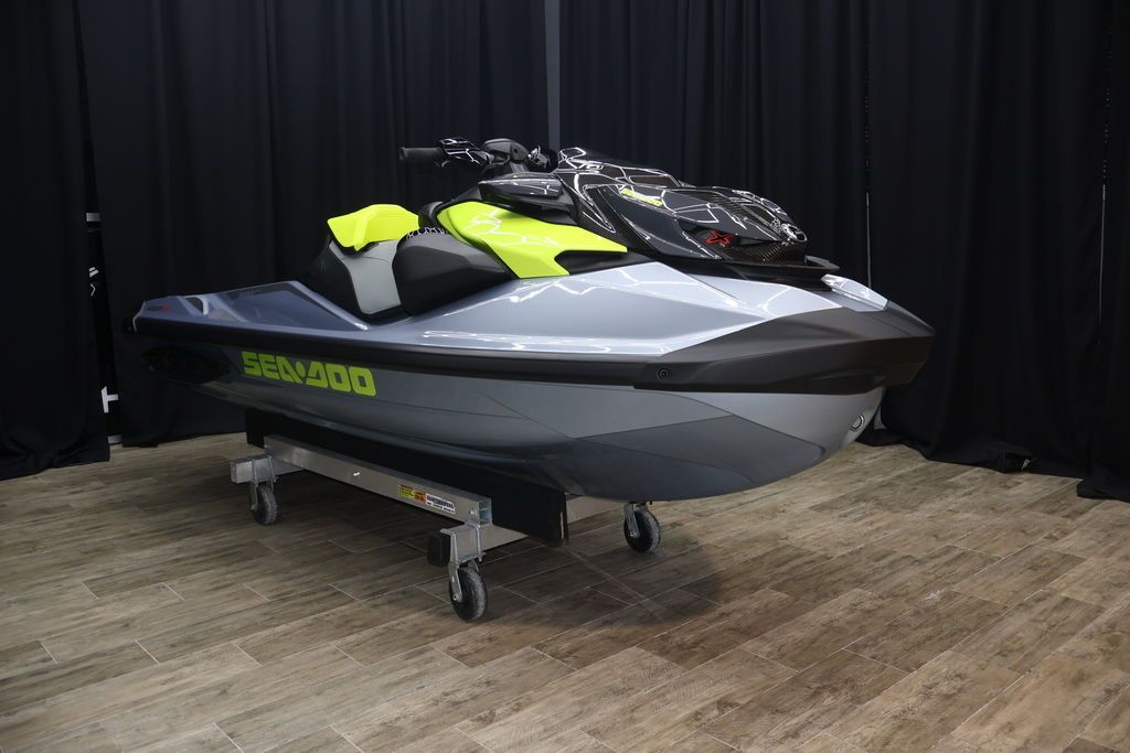 2025 Sea-Doo RXT-X™ 325 Ice Metal / Manta Green