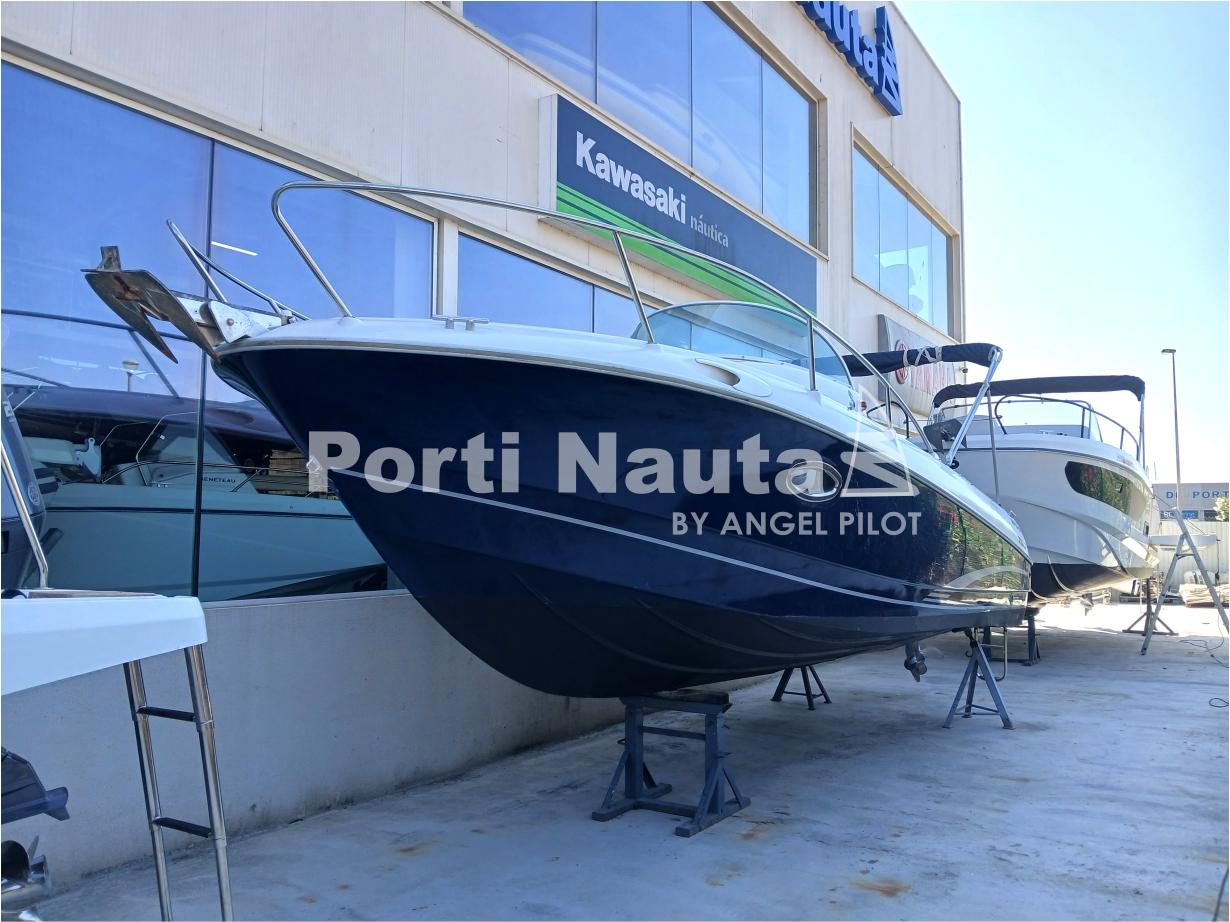 Beneteau Flyer 750 WA 2005 Beneteau Flyer 750 WA boat displayed at Porti Nauta dealership.