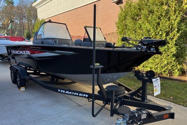 2026 Tracker Targa V-19 WT