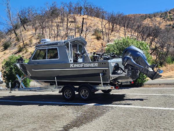 2025 KingFisher 2225 Escape HT