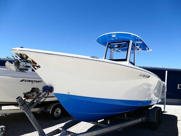 2021 Sea Hunt Gamefish 27 Coffin Box