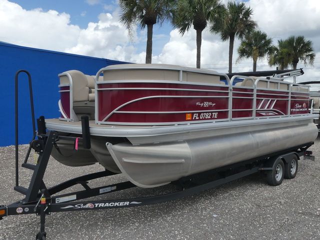 2022 Sun Tracker Party Barge 22 DLX