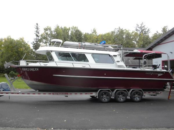 Lifetimer 3250 Discovery 2005 Lifetimer 3250 Discovery boat on trailer, parked outdoors.