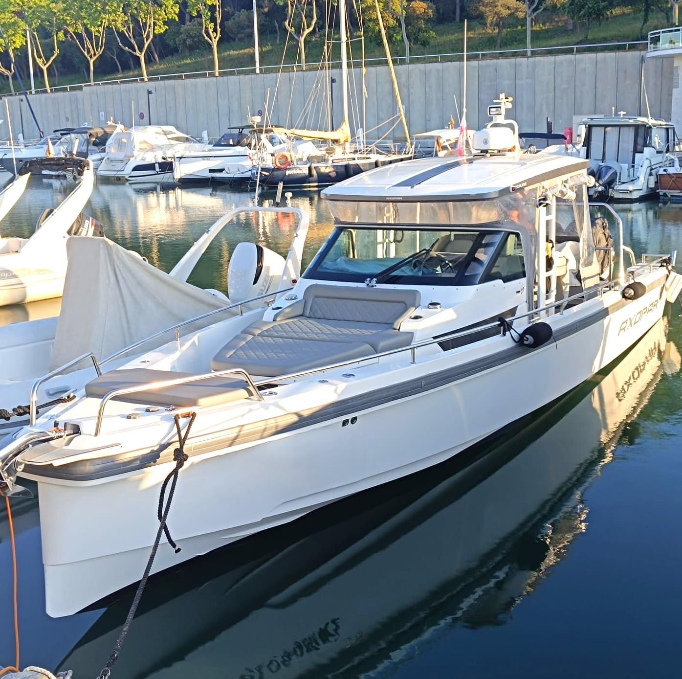 2017 Axopar 37