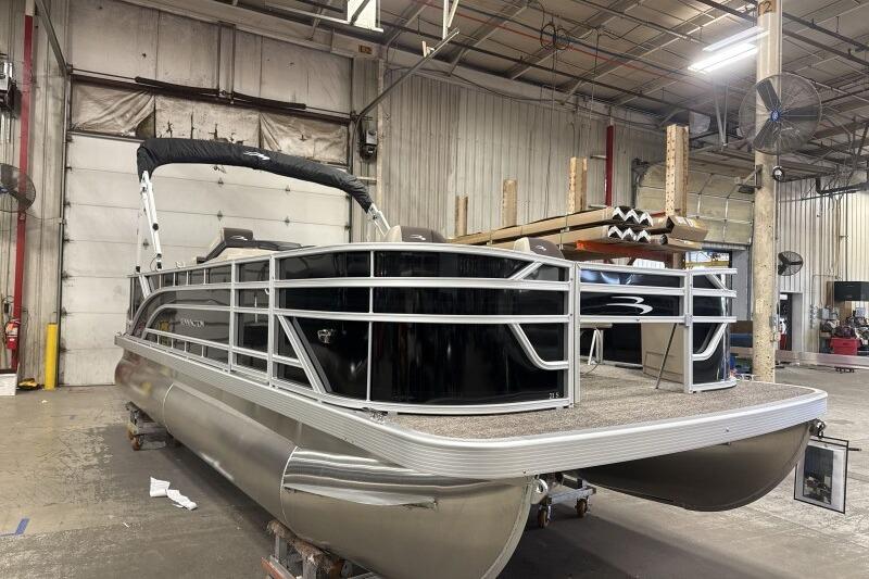 2025 Bennington 21 SF
