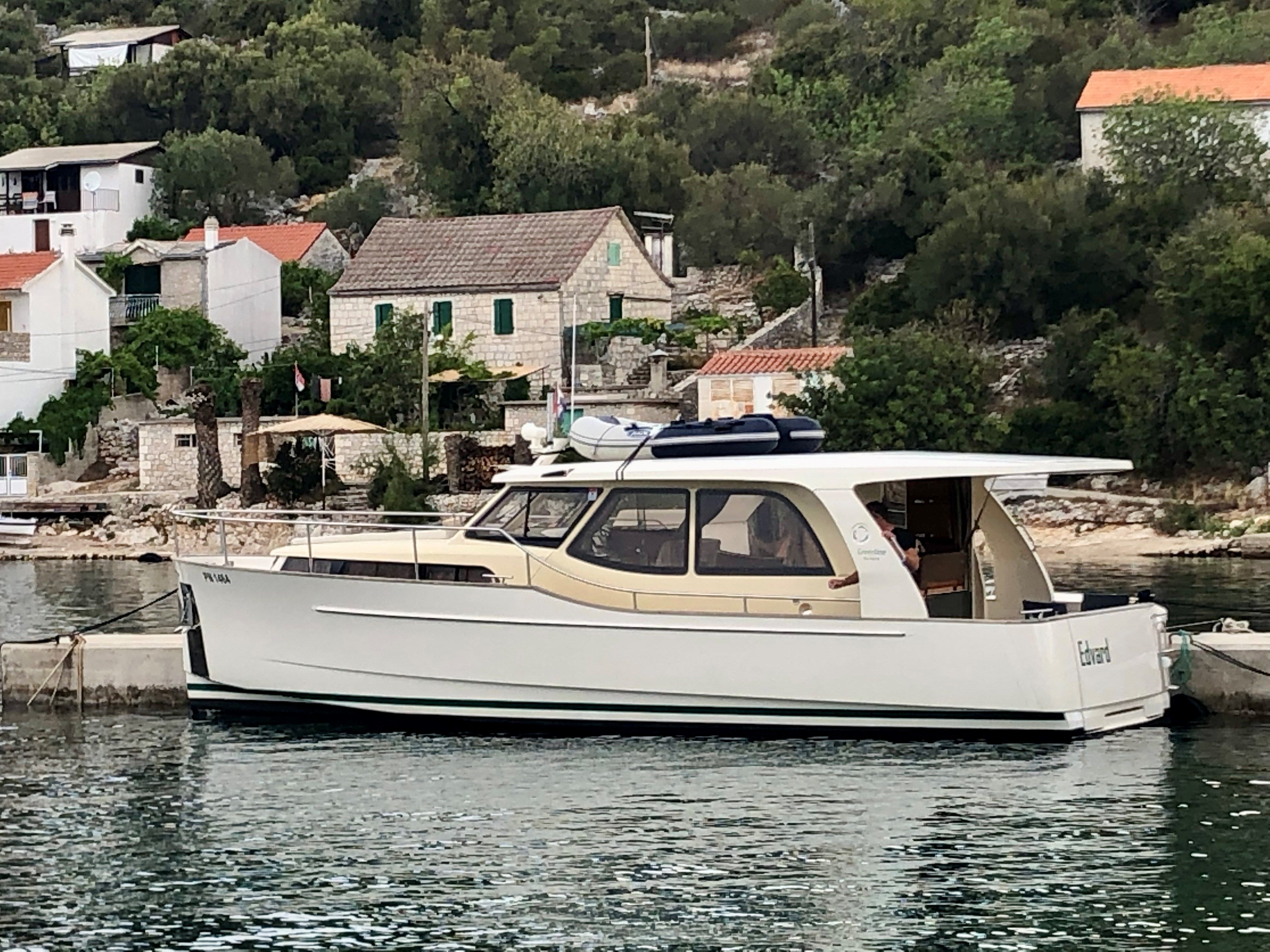 2012 Greenline 33