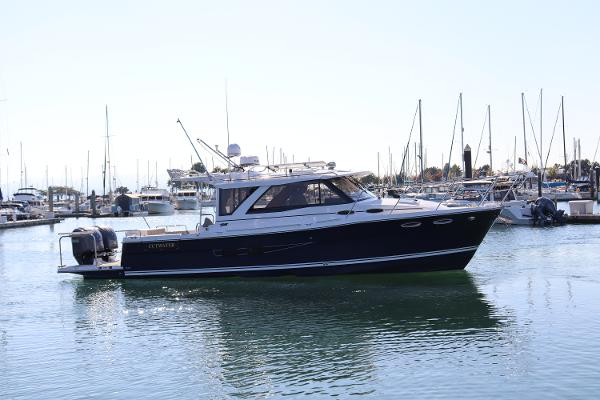 2024 Cutwater 32 Coupe NW Edition