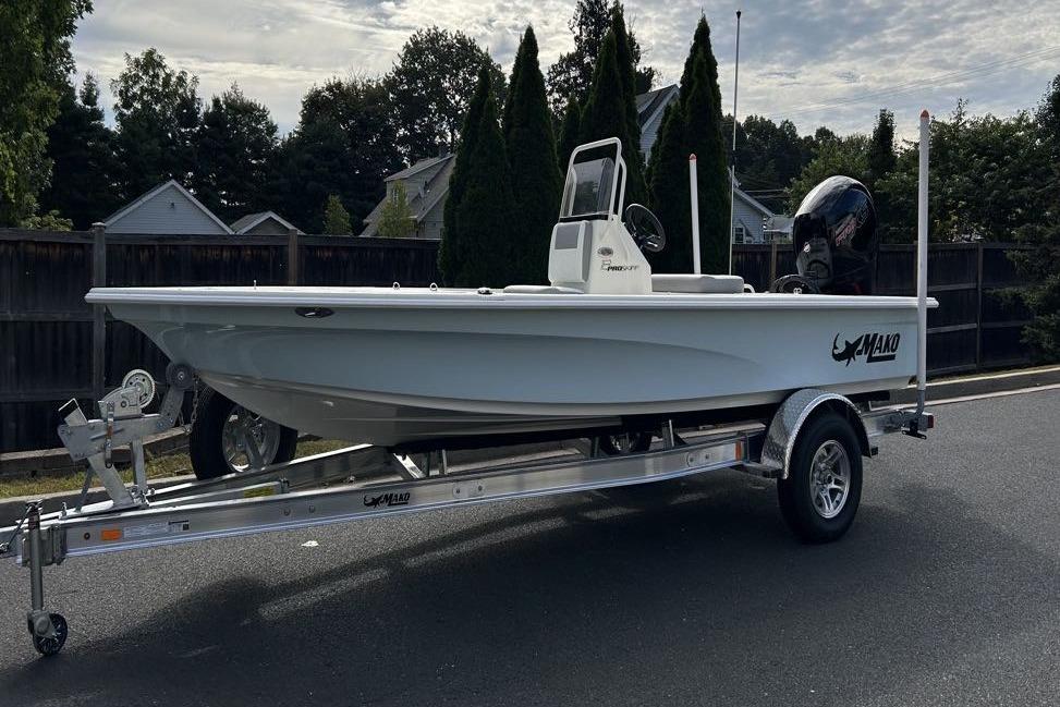 2026 Mako 18 Pro Skiff