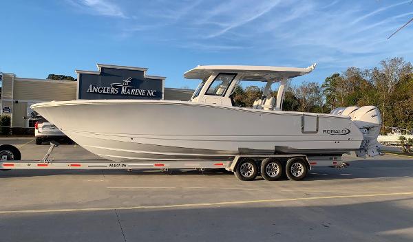 2026 Robalo R360 Center Console