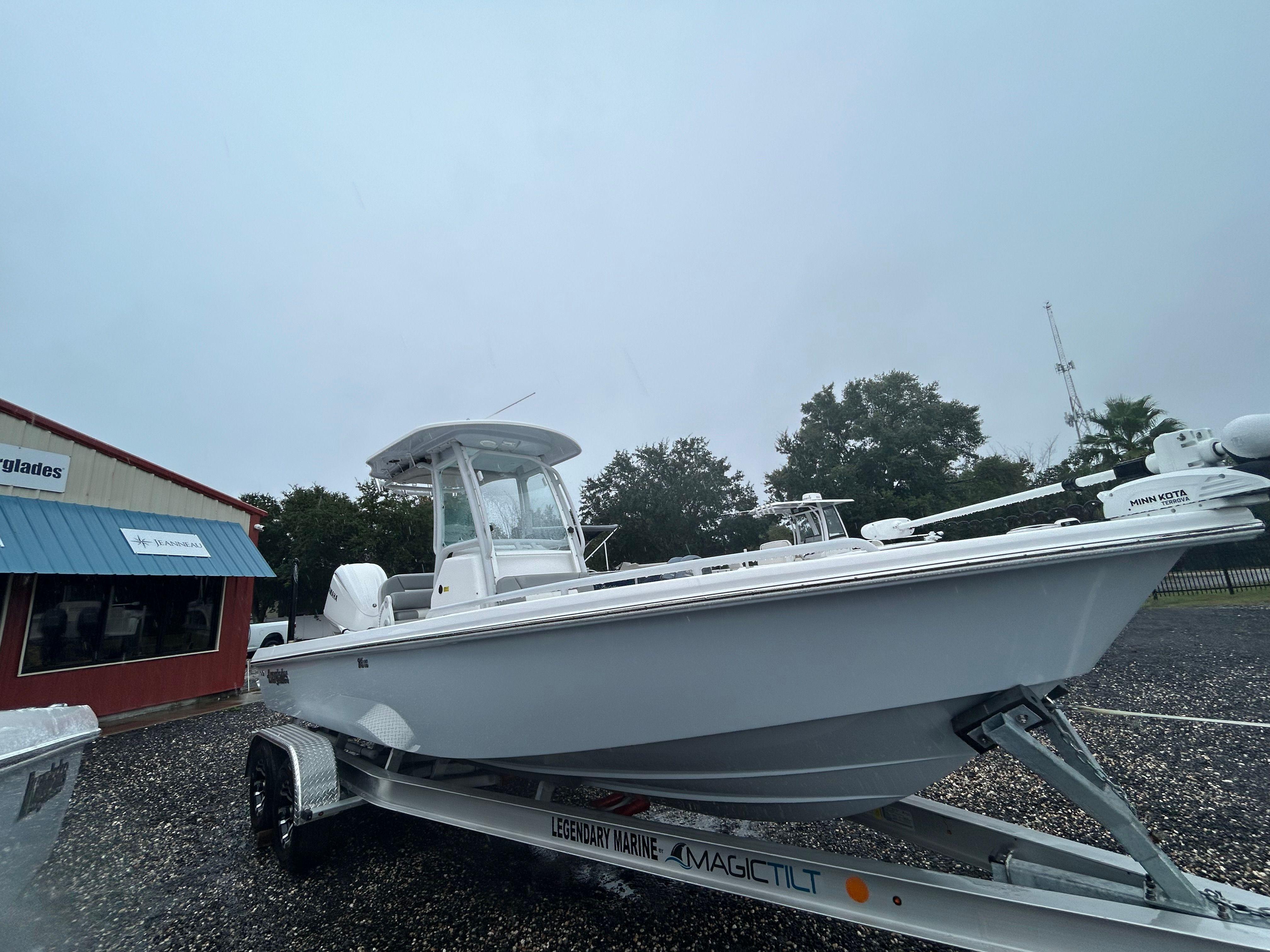 2024 Everglades 243 CC