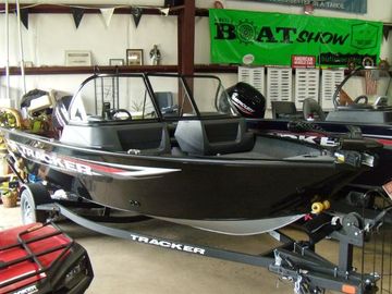 2025 Tracker Pro Guide V-16 WT