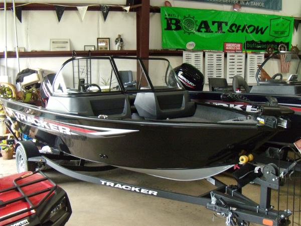 2025 Tracker Pro Guide V-16 WT