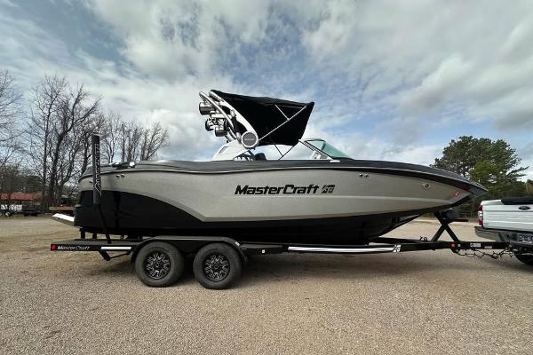 2021 MasterCraft XT22