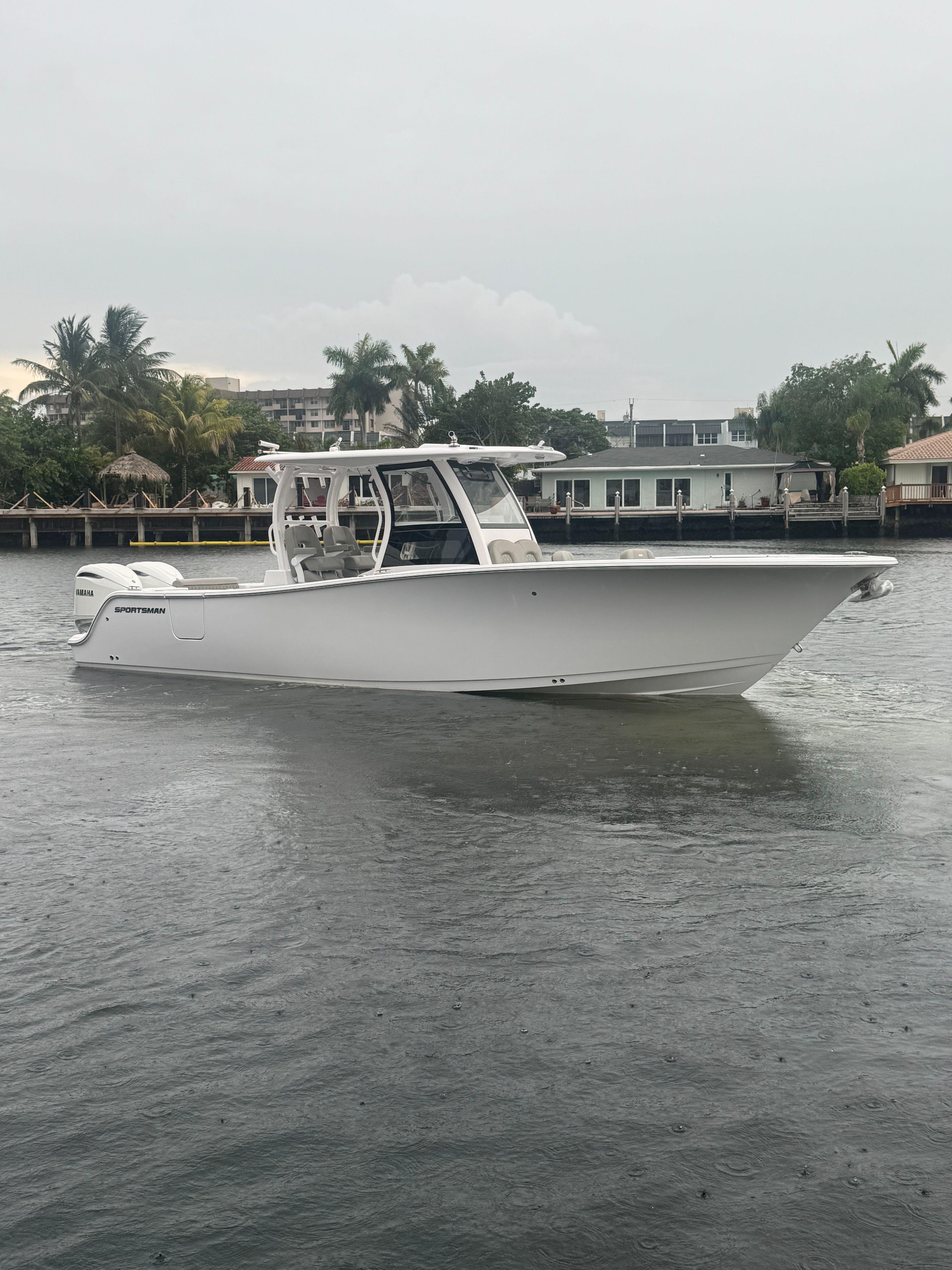 2025 Sportsman Open 302 Center Console