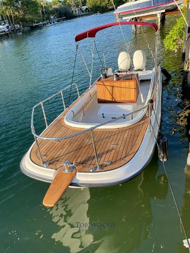 Boston Whaler 210 Outrage PHOTO-2022-05-12-12-06-35.jpg