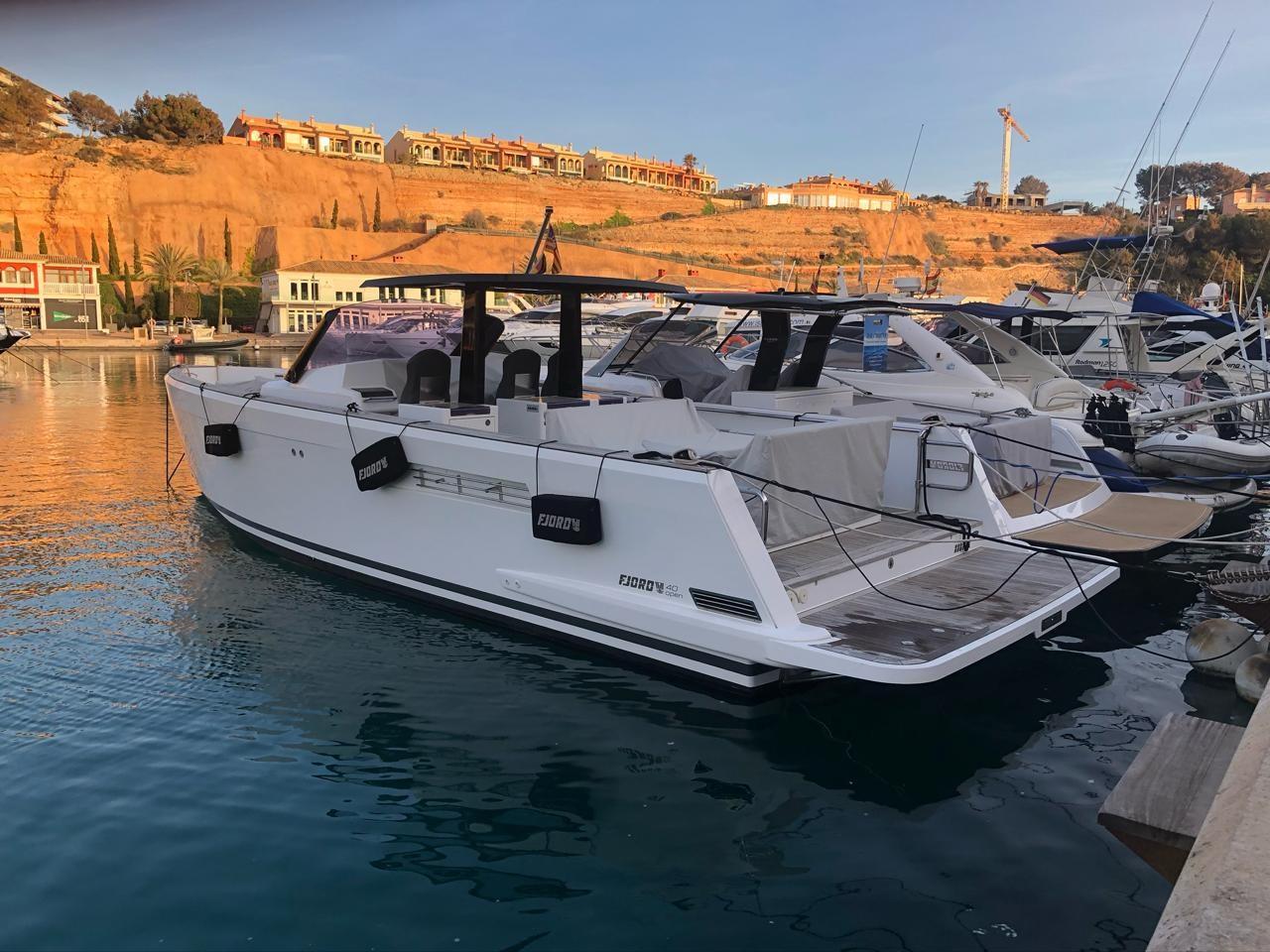 2016 Fjord 40 Open
