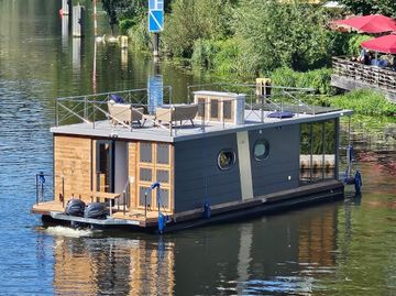 2025 Campi 460 Houseboat