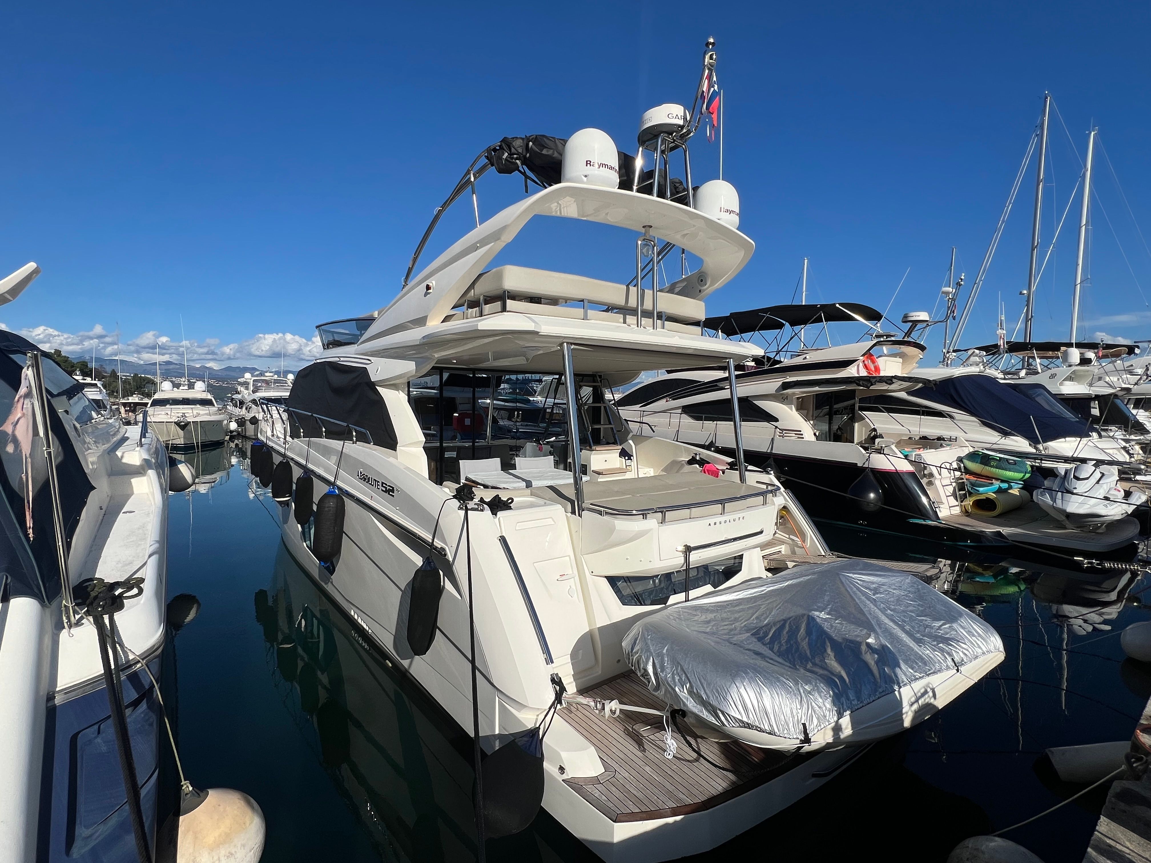 2018 Absolute 52 FLY