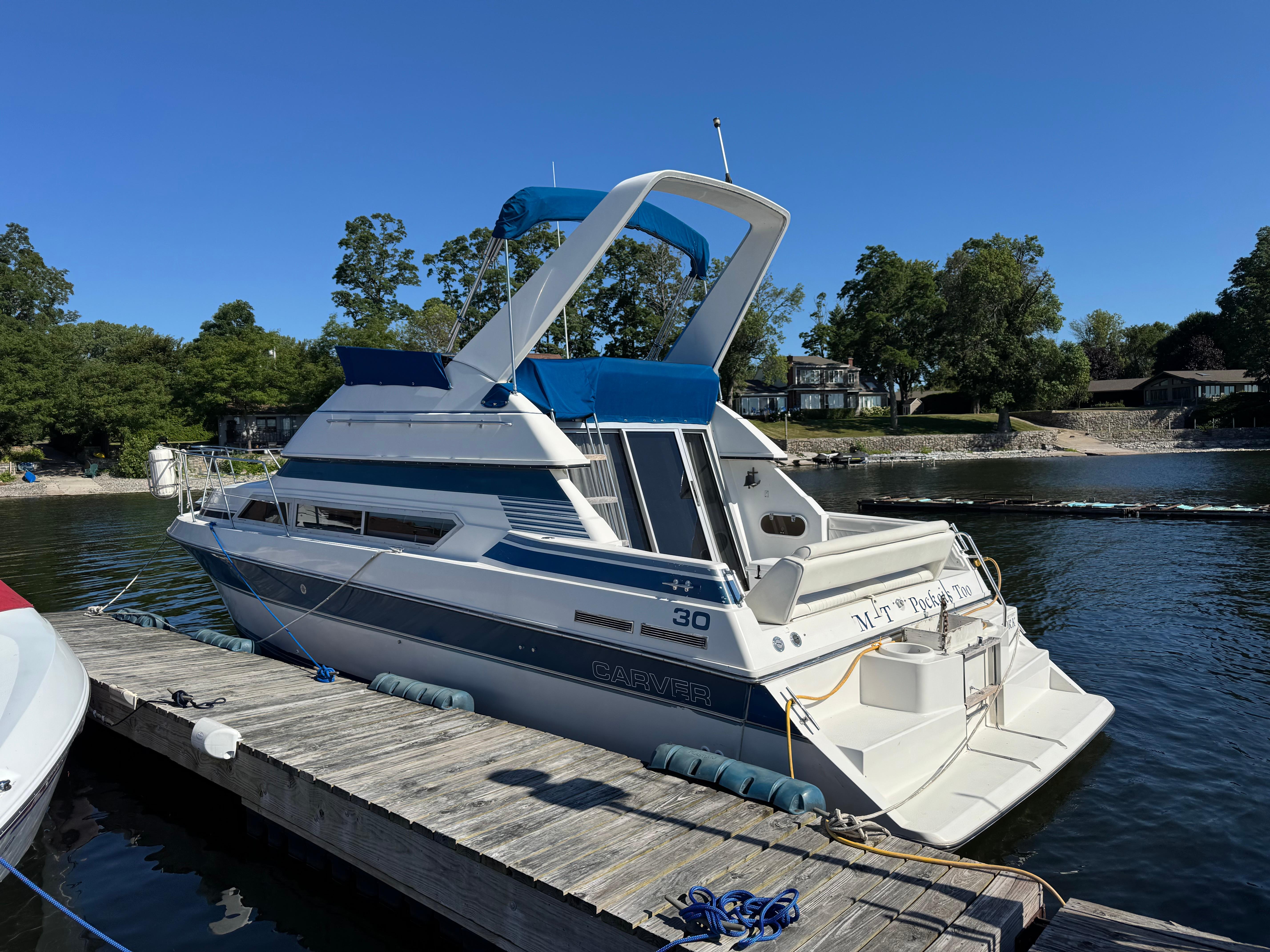 1990 Carver 30 Santego