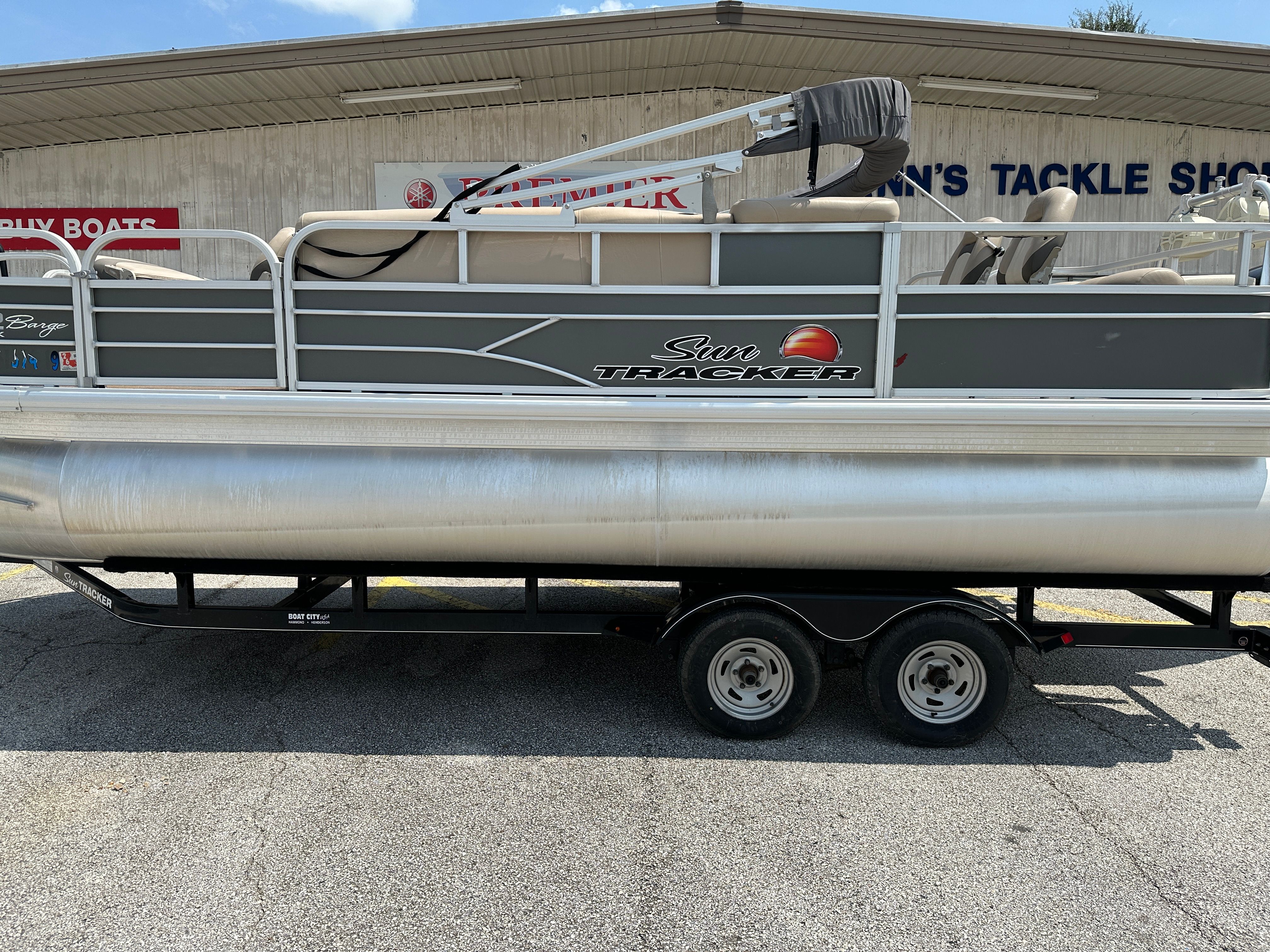 2016 Sun Tracker FISHING BARGE 22 DLX