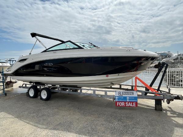 2024 Sea Ray SDX 250 Outboard