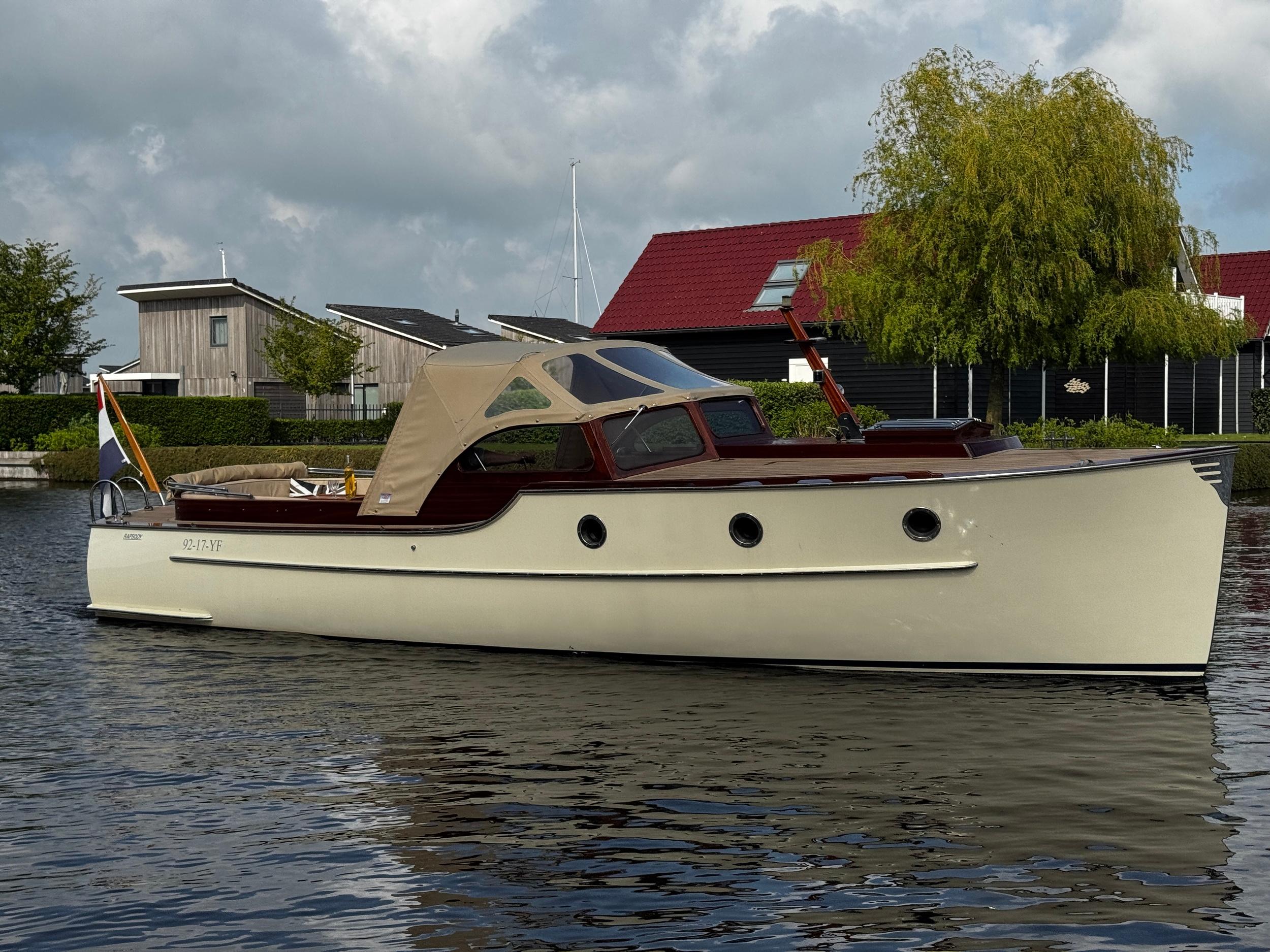 2000 Rapsody 29 Ft. OC