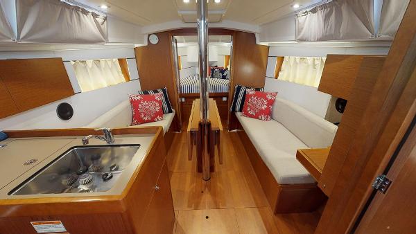 2018 Beneteau Oceanis 35.1
