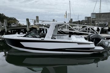2024 Aviara AV32 Outboard
