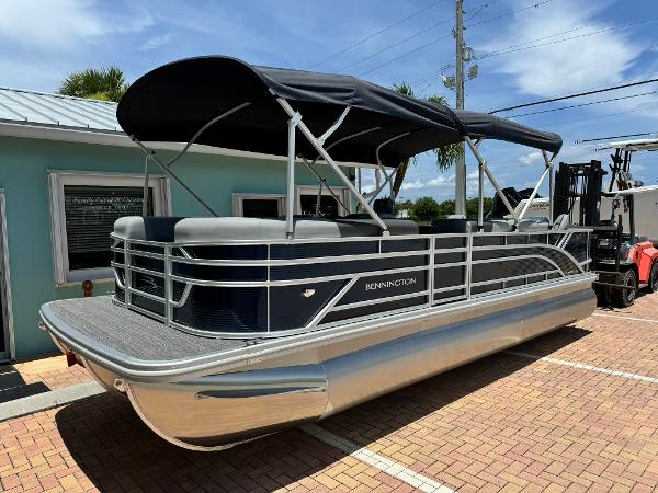 2025 Bennington 22ss-sps