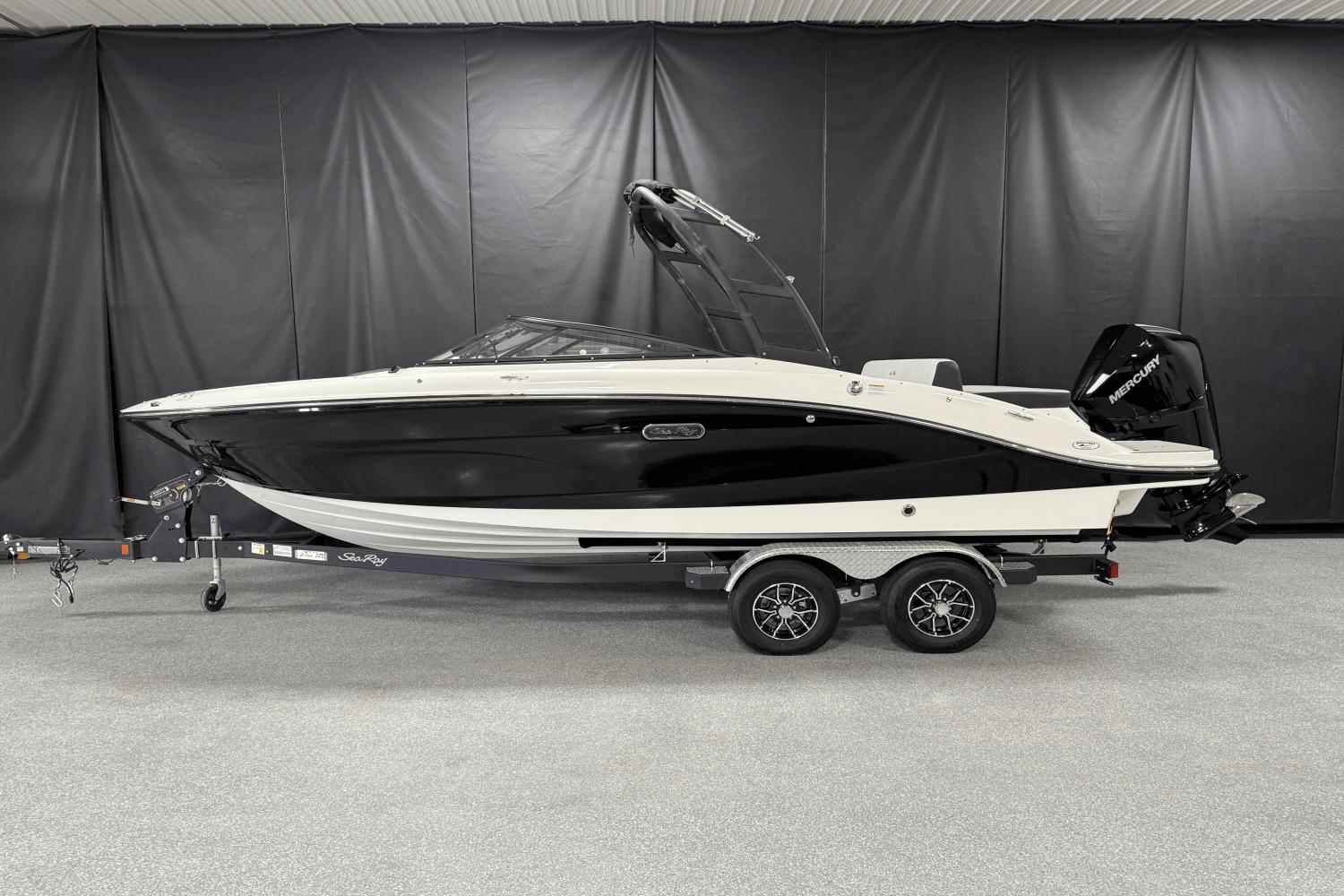 2025 Sea Ray SPX 210 Outboard