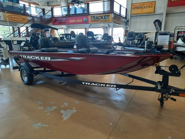 2025 Tracker PF 17