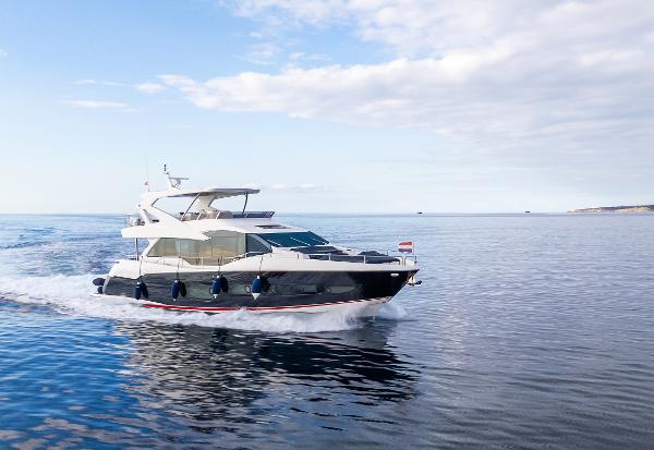 2019 Sunseeker 76 Yacht