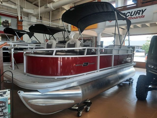 Sun Tracker BB 16XL