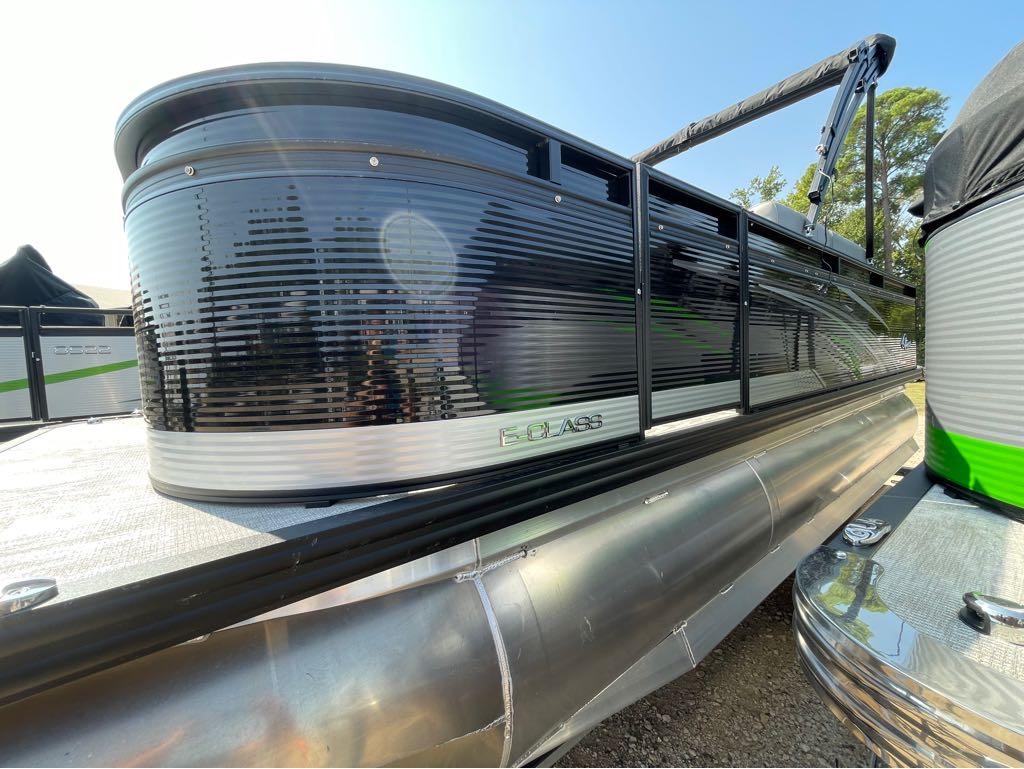 Qwest Pontoons 818 E-Class XRE Fish LT