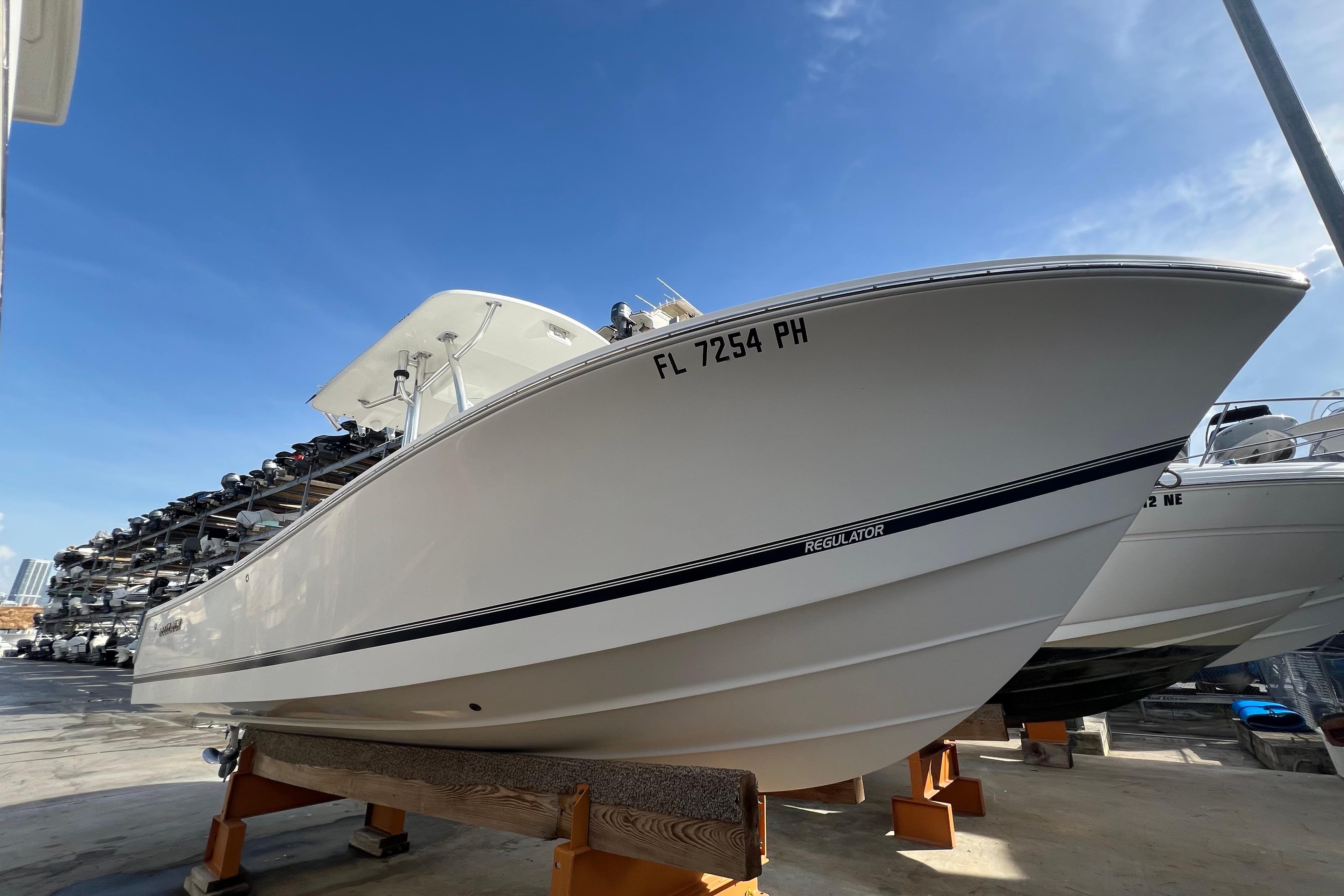2012 Regulator 24 Forward Seating