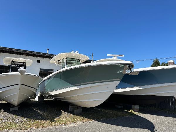 2025 Boston Whaler 330 Outrage
