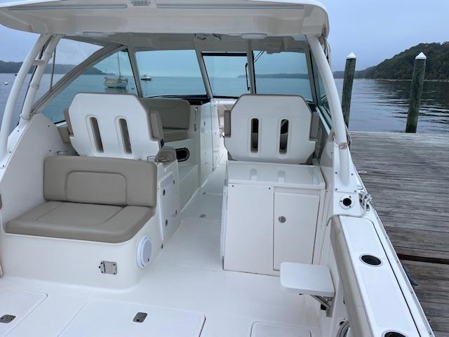 2015 Pursuit DC 325 Dual Console