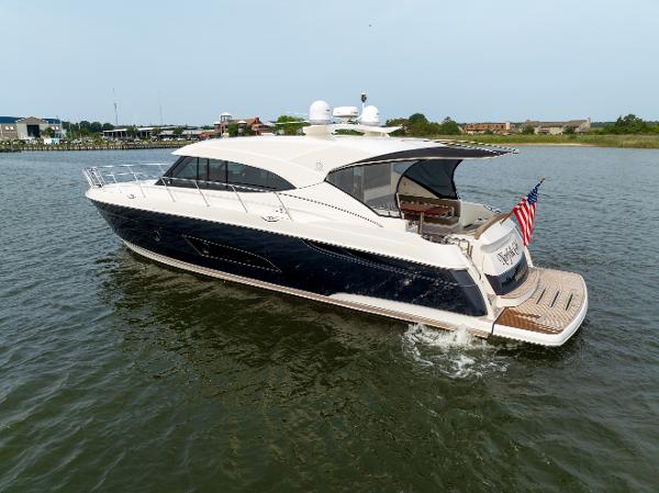 2018 Riviera 5400 Sport Yacht