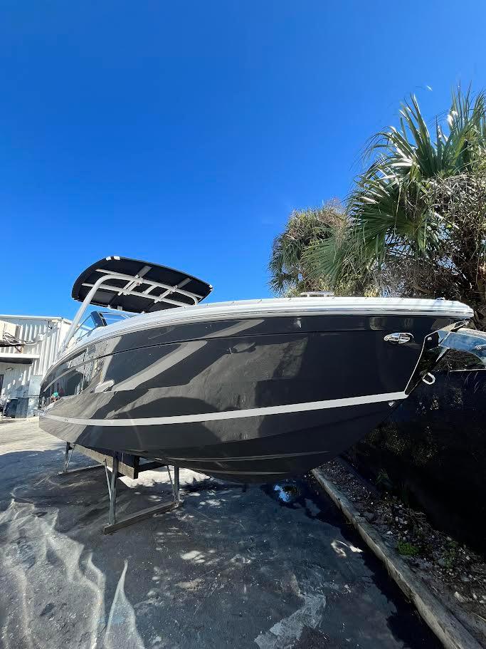 2025 Cobalt R8 Outboard