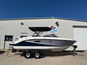 2017 Sea Ray SLX 230
