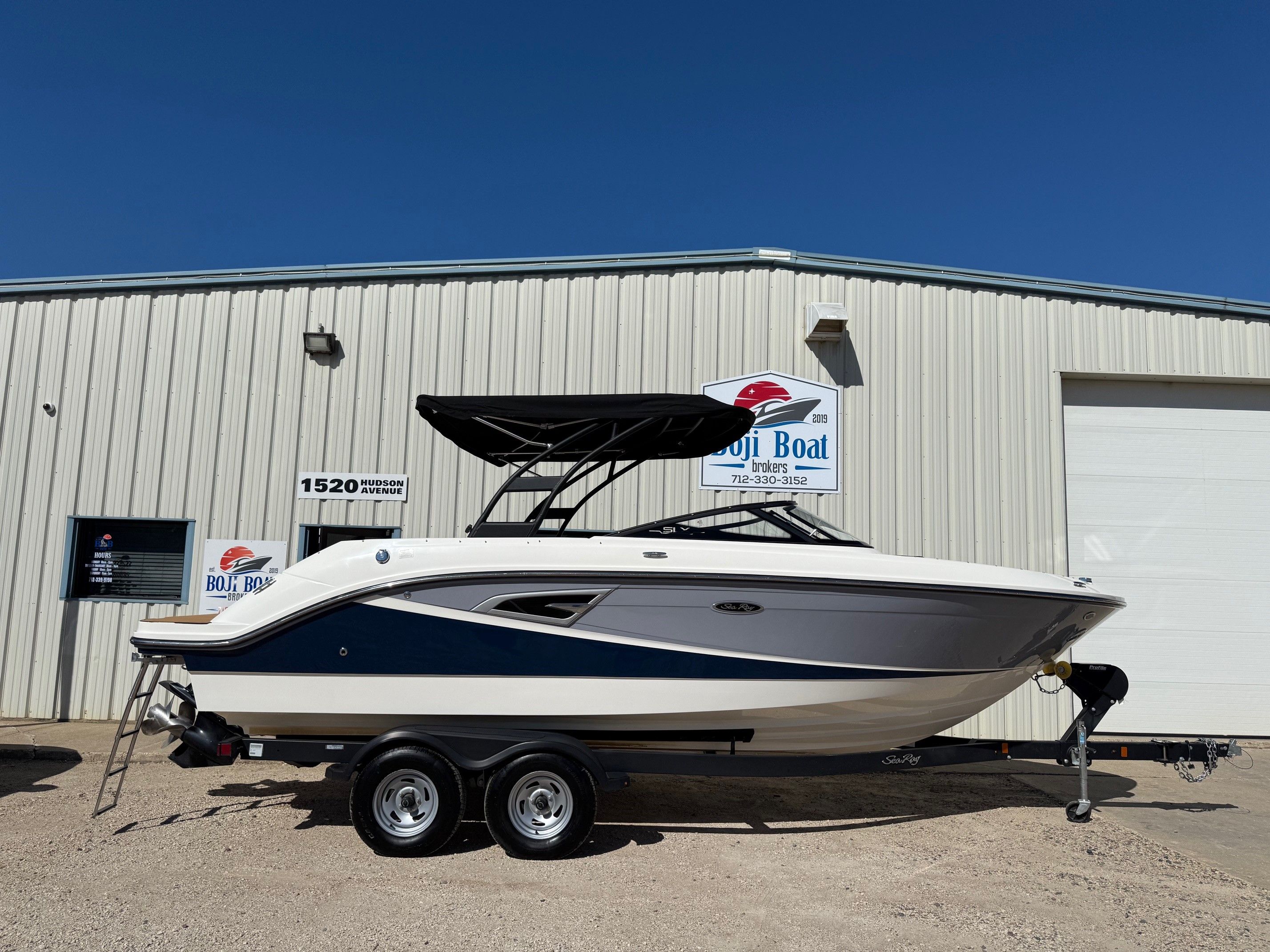 2017 Sea Ray SLX 230