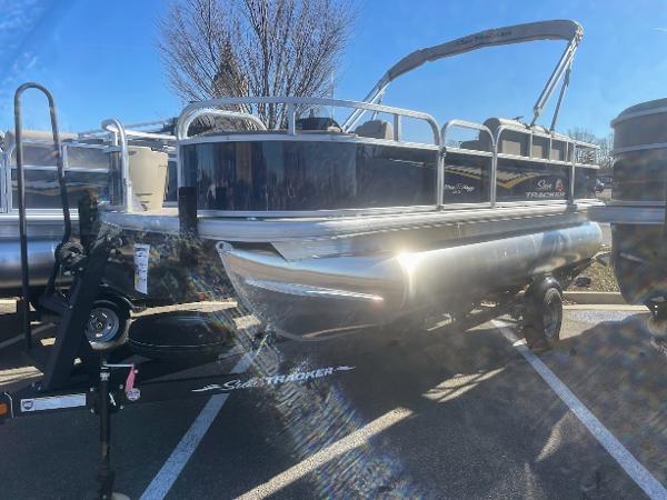 2025 Sun Tracker Bass Buggy 18 DLX