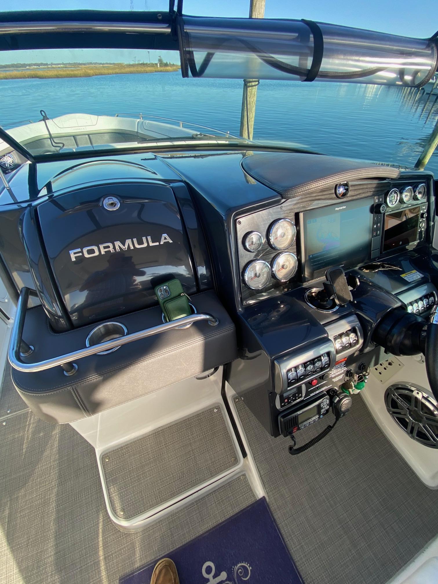 2018 Formula 350 Crossover Bowrider