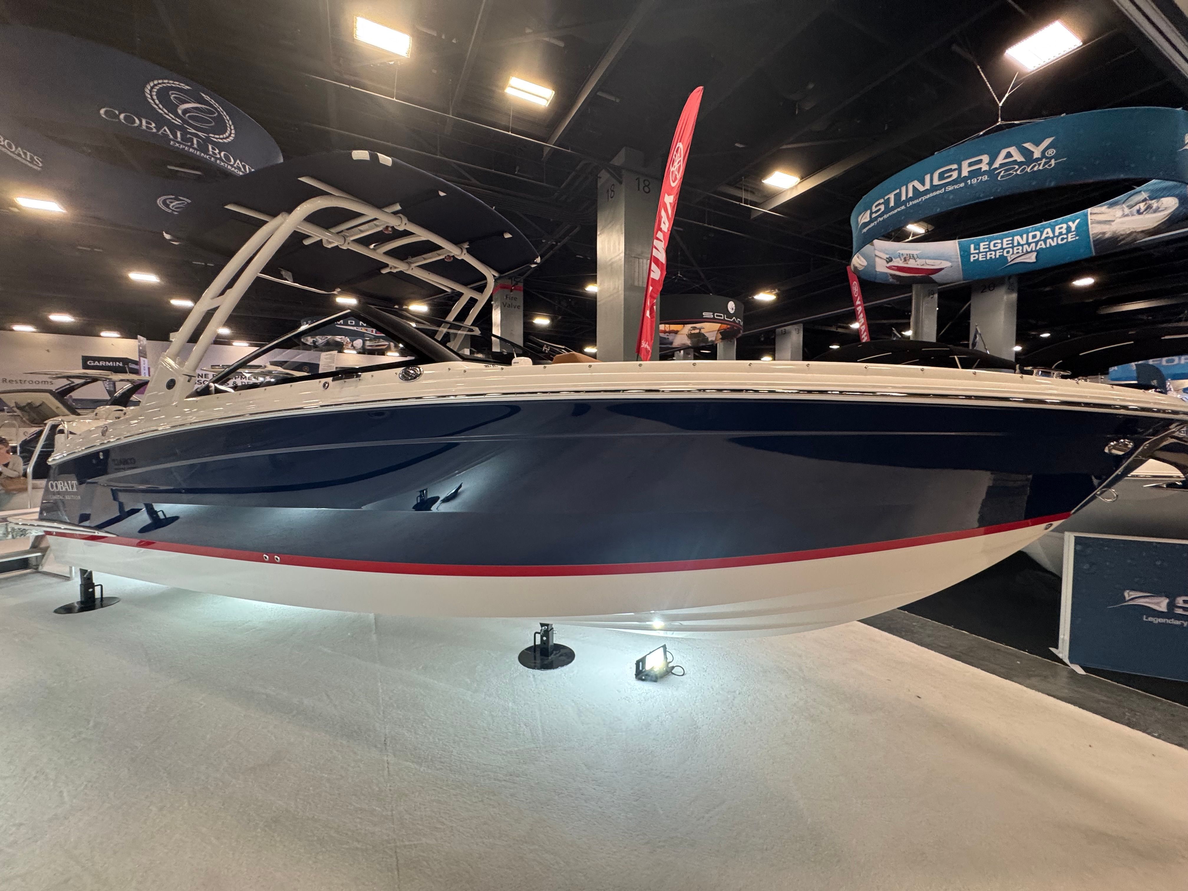 2025 Cobalt R8 Outboard