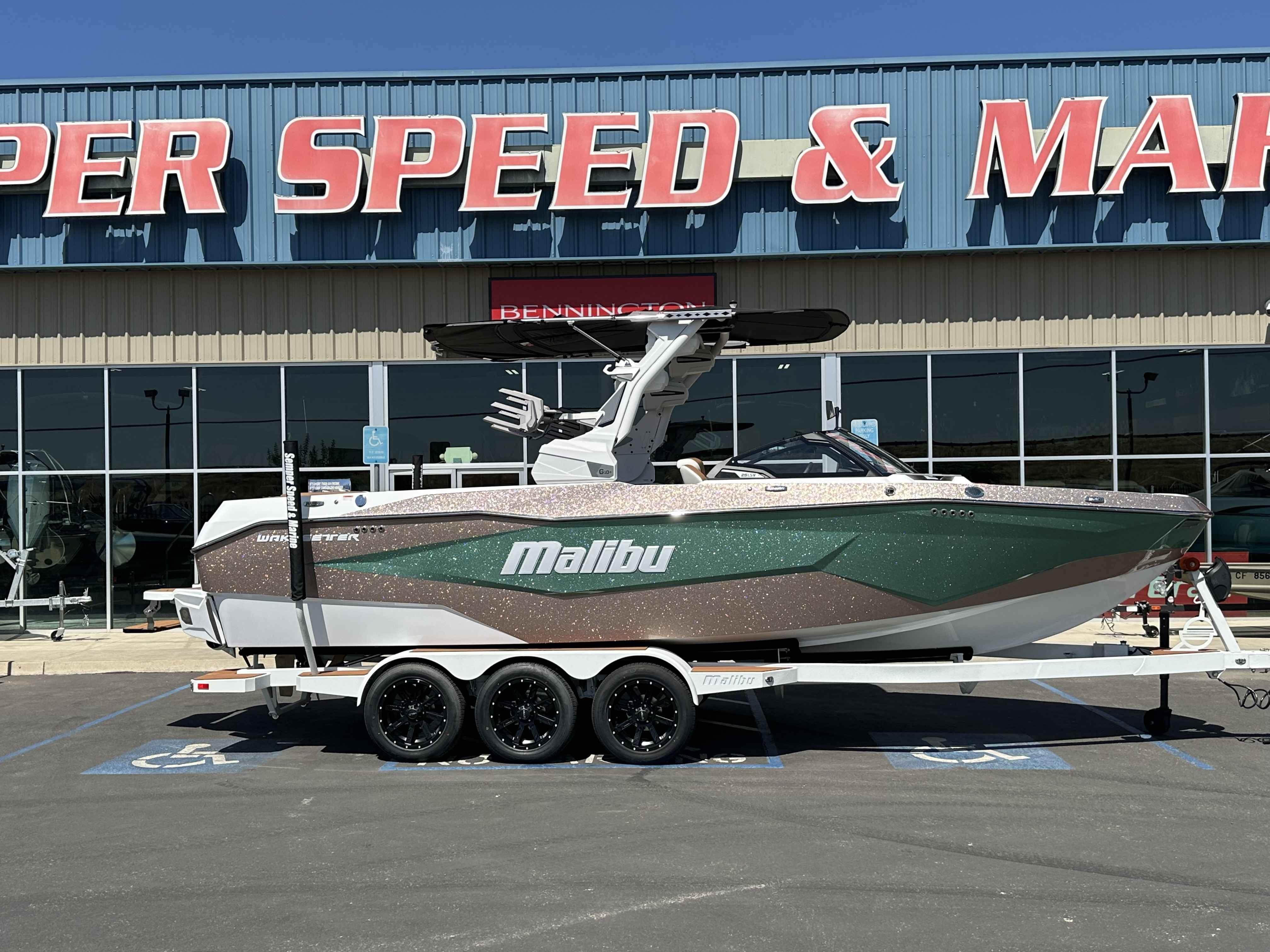 2025 Malibu 25 LSV