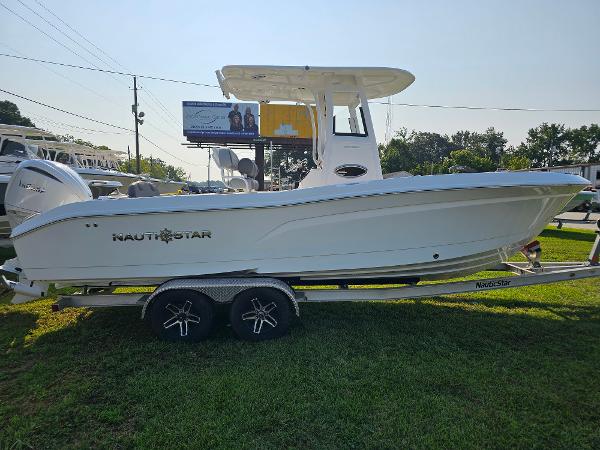 2025 NauticStar 242L Offshore